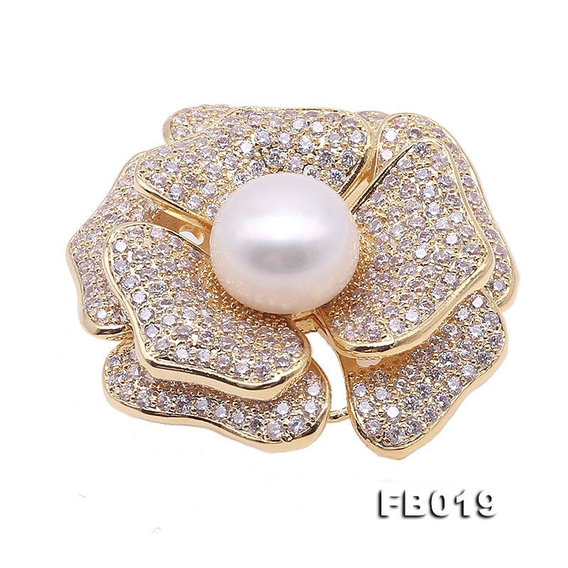 High Quality 12mm White Pearl Flower Brooch