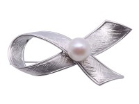 Beautiful Bowknot-shape 9.5mm White Pearl Brooch