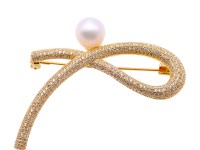 Delicate Zircon-inlaid White Freshwater Pearl Brooch