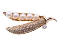 Lovely Pea Pod Shape 6-6.5mm White Round Pearl Brooch