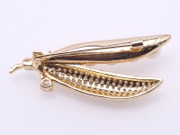 Lovely Pea Pod Shape 6-6.5mm White Round Pearl Brooch