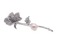 Lovely Rose-shaped 10x12mm Oval Pearl Brooch