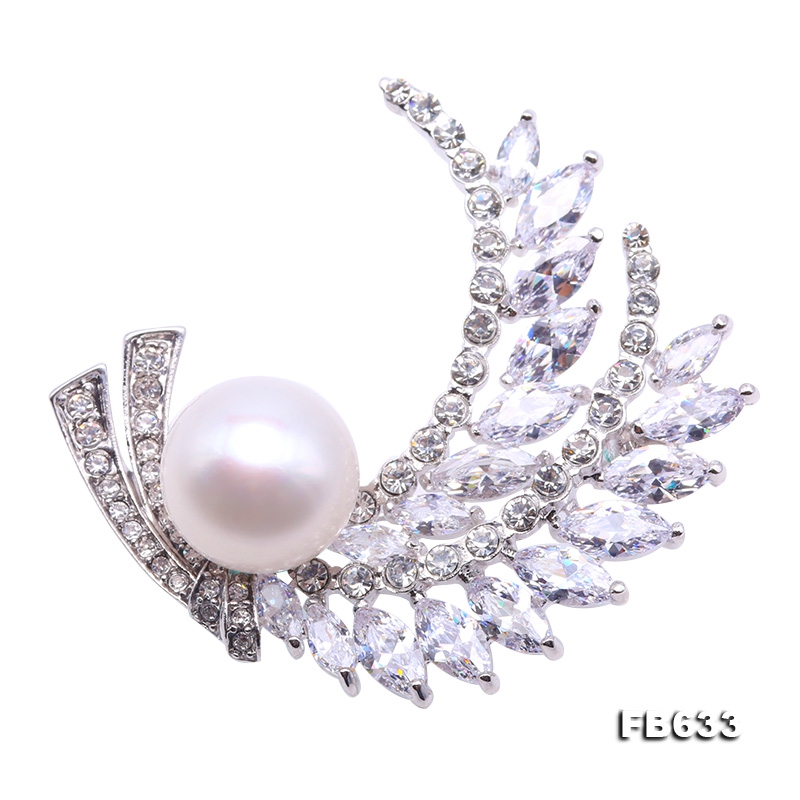 Delicate Zircon-inlaid 13.5mm Freshwater Pearl Brooch