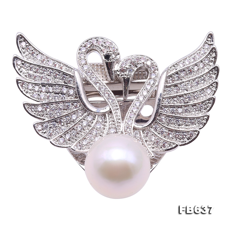 Exquisite Swan-shape 12mm Freshwater Pearl Brooch
