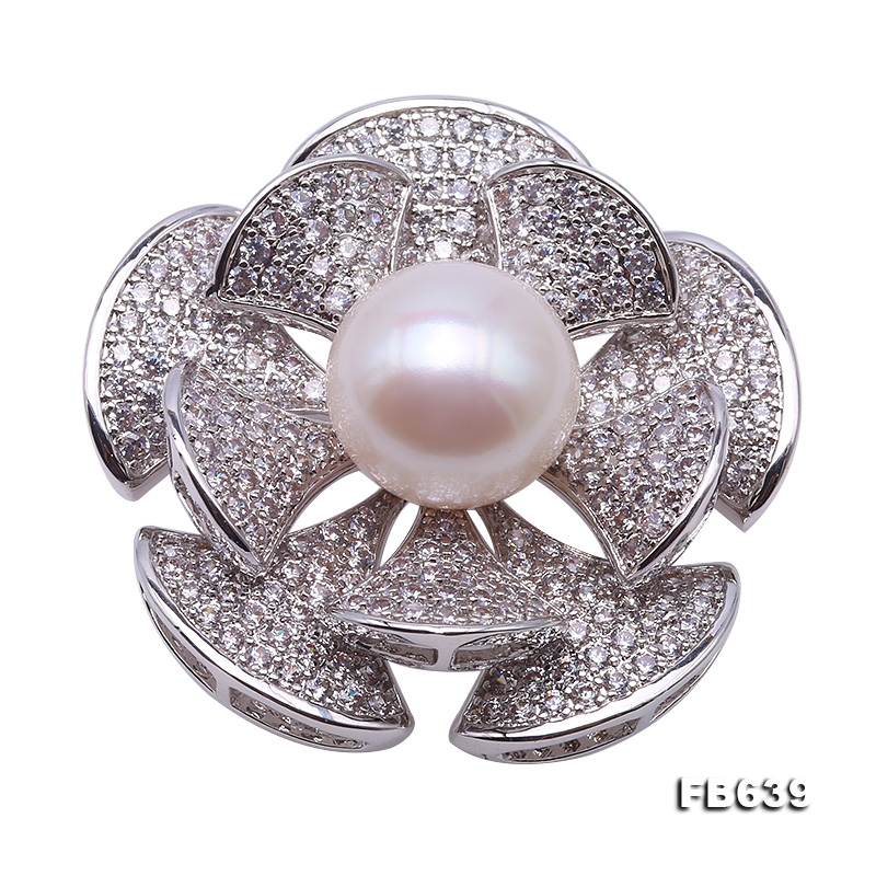 High Quality 13mm White Pearl Flower Brooch