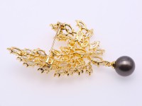 Luxurious 11mm Tahitian Pearl Brooch/Pendant
