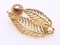 Exquisite Leaf-shape 12.5mm Freshwater Pearl Brooch