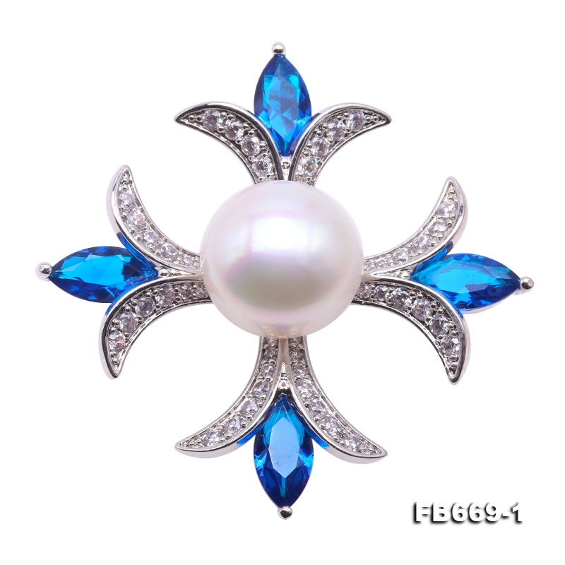 Delicate Zircon-inlaid 13.5mm Freshwater Pearl Brooch