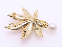 Delicate Zircon-inlaid 10mm Freshwater Pearl Brooch