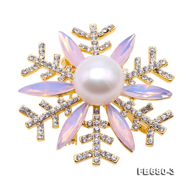 Beautiful 13.5mm White Pearl Snowflake Brooch