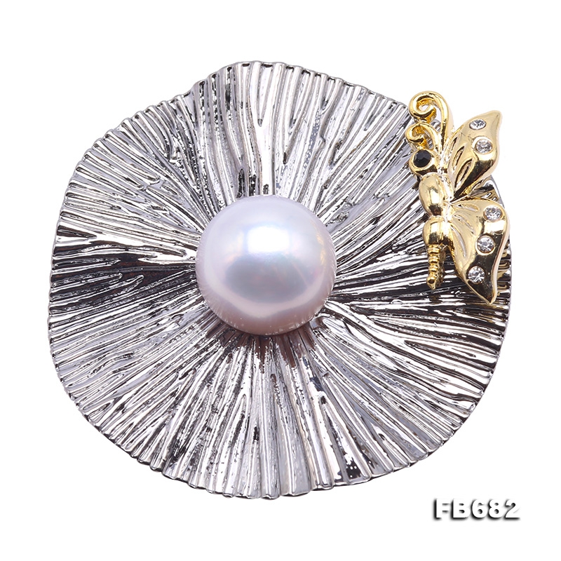 Charming 13mm White Pearl Brooch