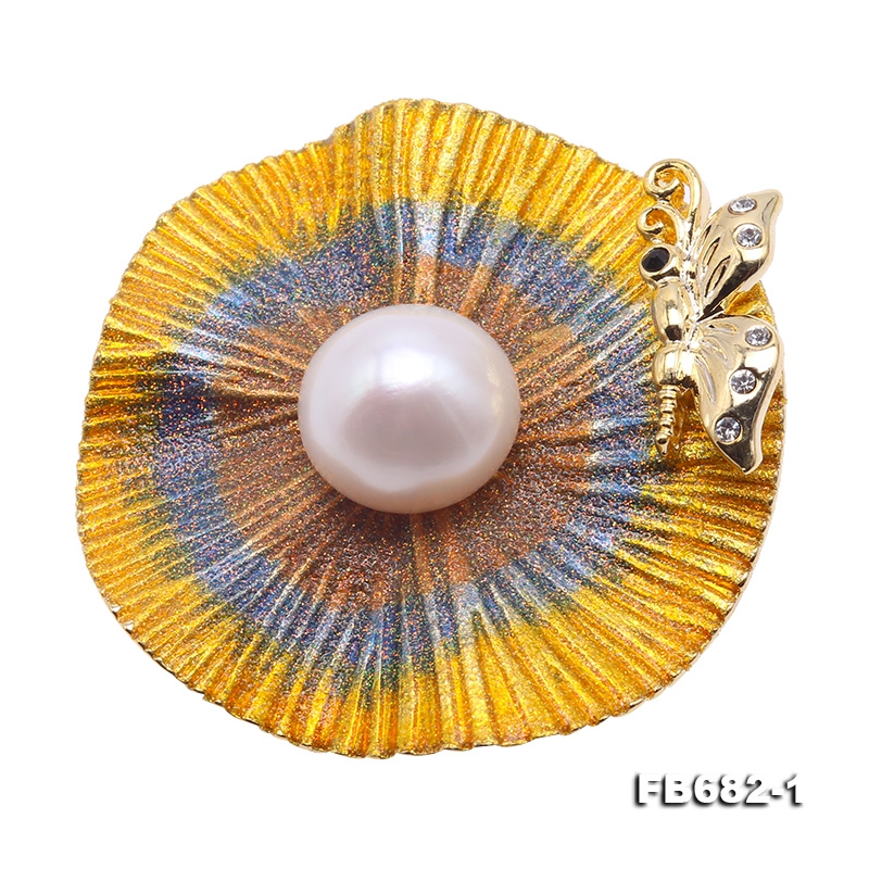 Charming 13.5mm White Pearl Brooch