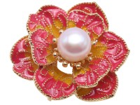 Beautiful 10mm White Pearl Flower Brooch