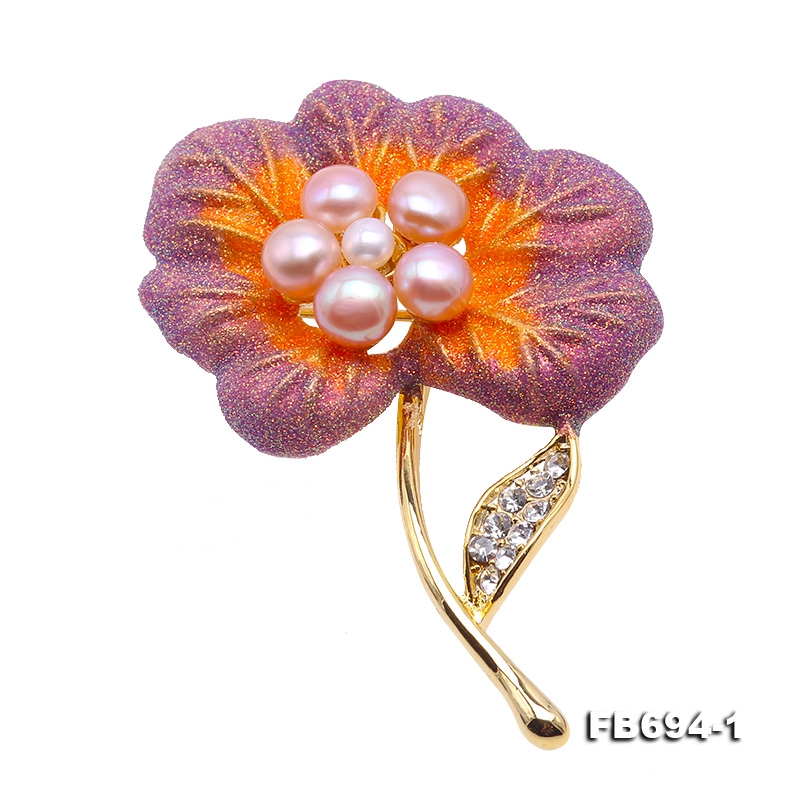 Beautiful 3.5-5mm Lavender Pearl Flower Brooch