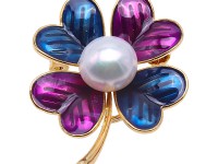 Beautiful 11mm White Pearl Clover Design Brooch