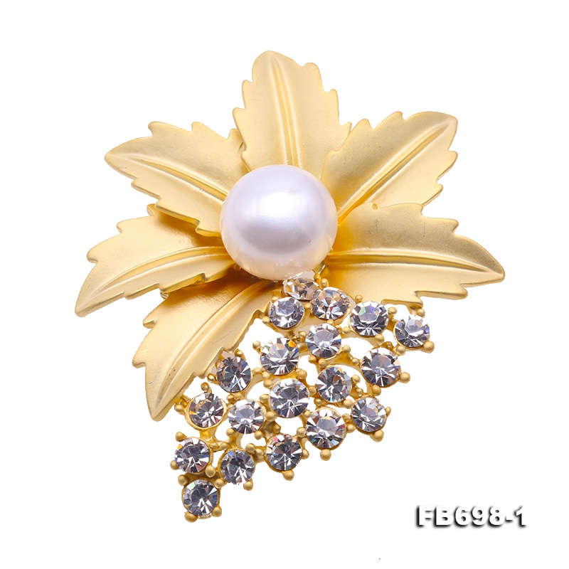 11.5mm Natural Freshwater Pearl Flower-shaped Brooch