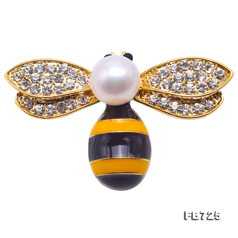 Exquisite Bee-shape 9.5mm Freshwater Pearl Brooch